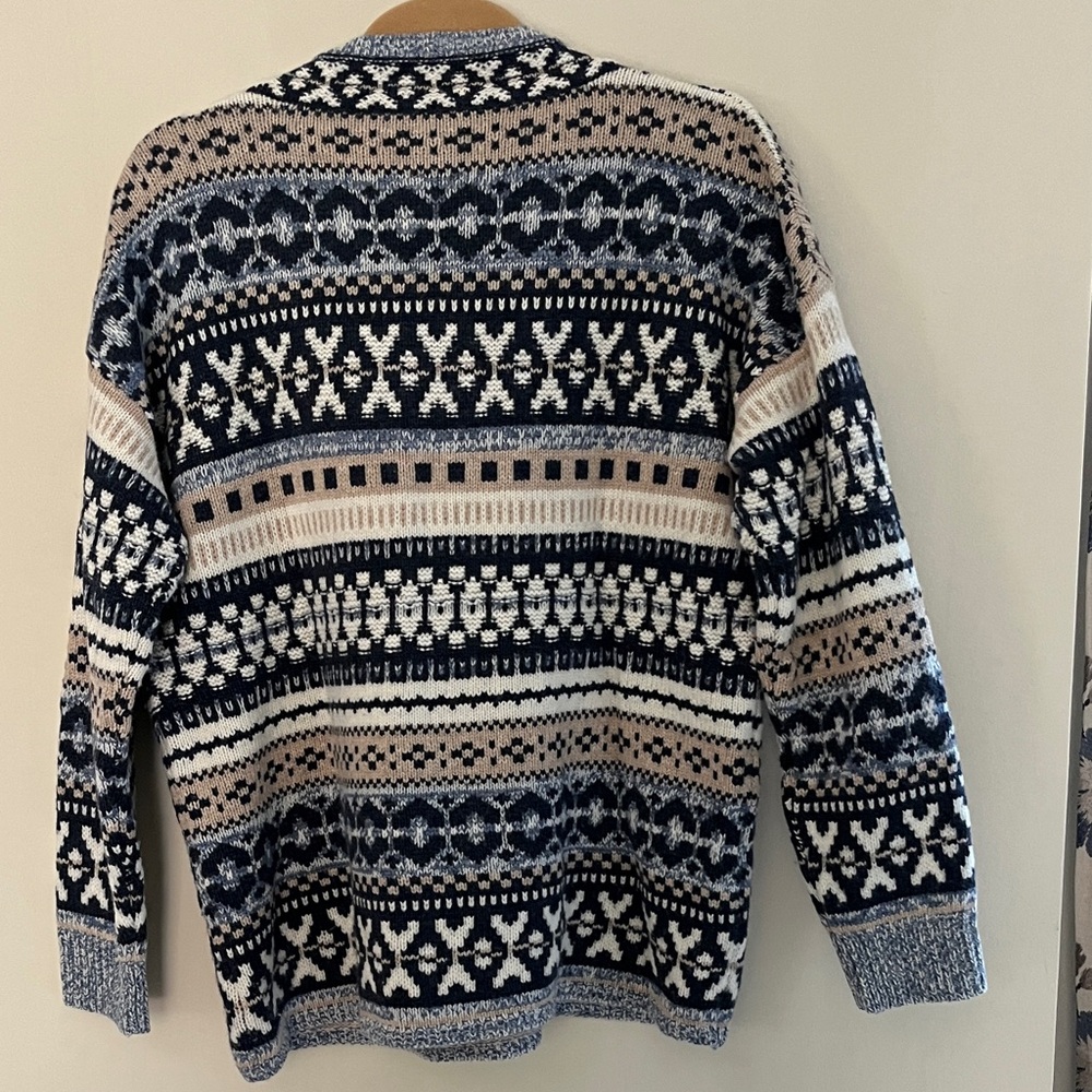 Patterned V-Neck Sweater - Picture 3 of 3